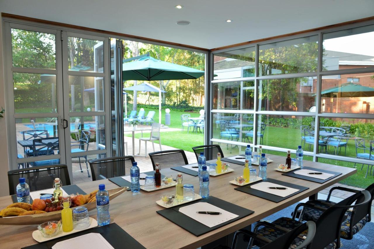 Town Lodge Menlo Park Претория Экстерьер фото